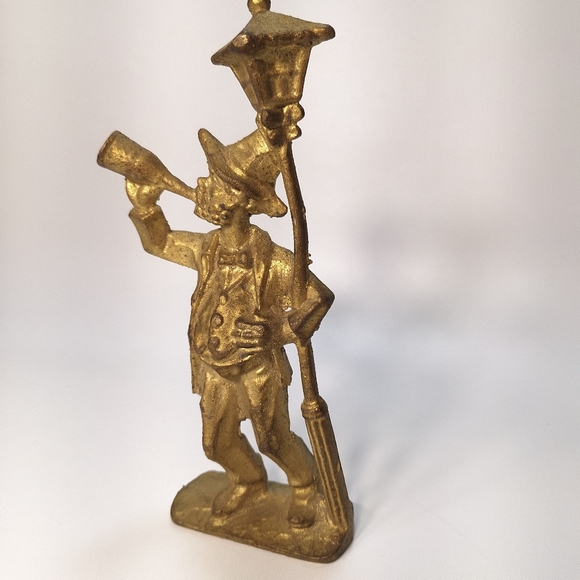 Solid Brass Statuette of Drunk Man Leaning on a Lamppost - Picture 2 of 9